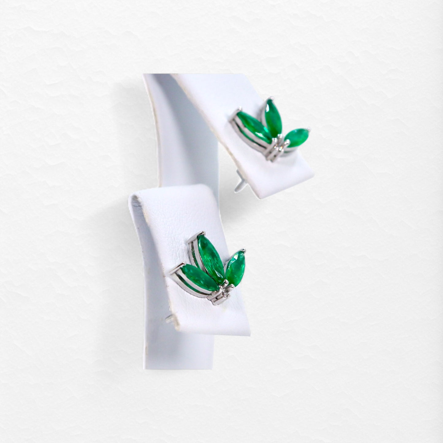 Evergreen Earrings in White Gold