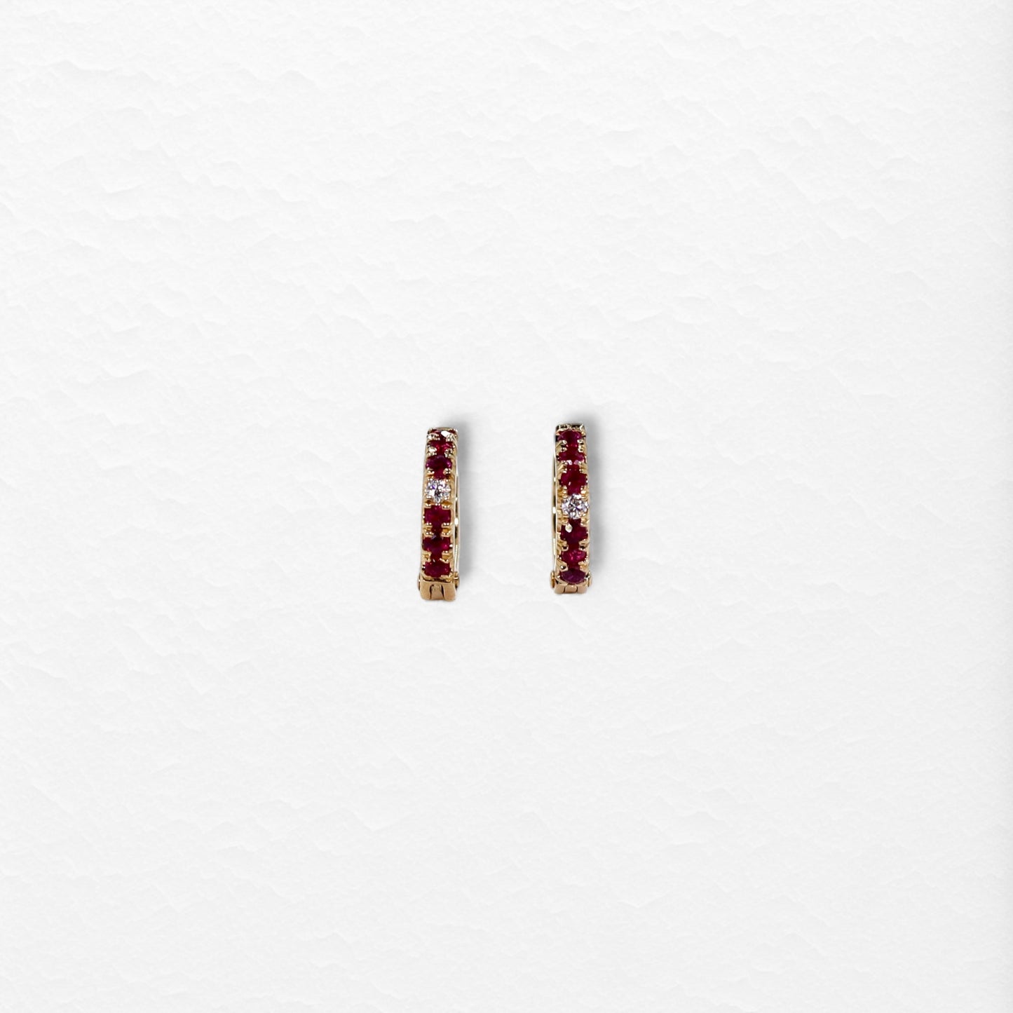 Passion Huggies Small in Yellow Gold