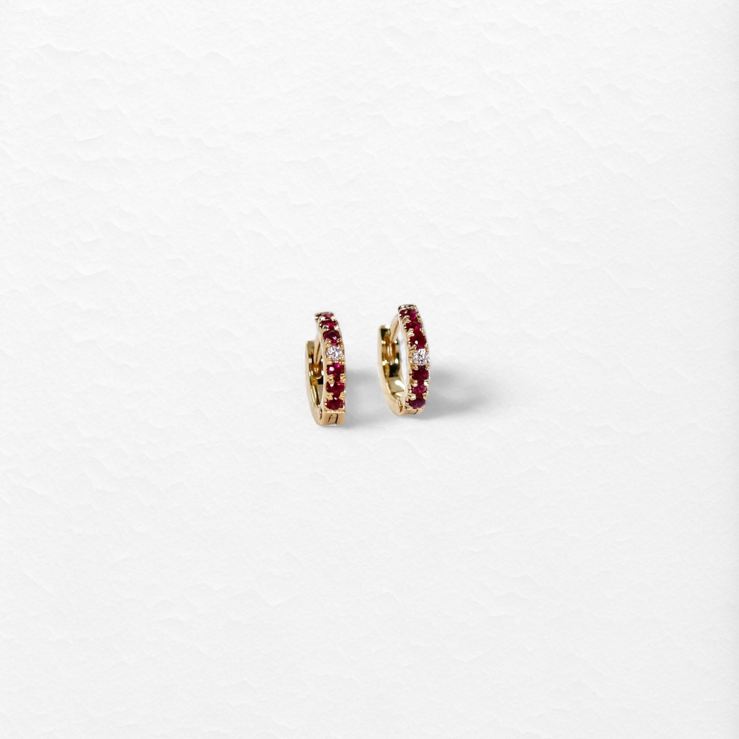 Passion Huggies Small in Yellow Gold